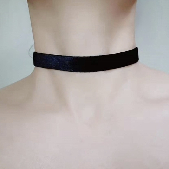 NEW Brandy Melville Black Velvet Ribbon Minimal Thick Choker Necklace - Picture 6 of 6